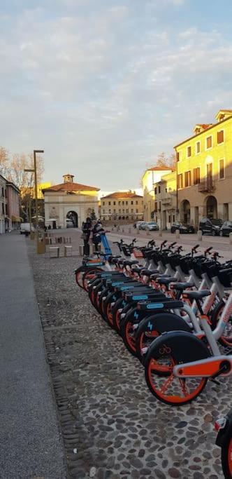 Storico Alloggio Fronte Piazza In Borgo Portello Padova Luaran gambar